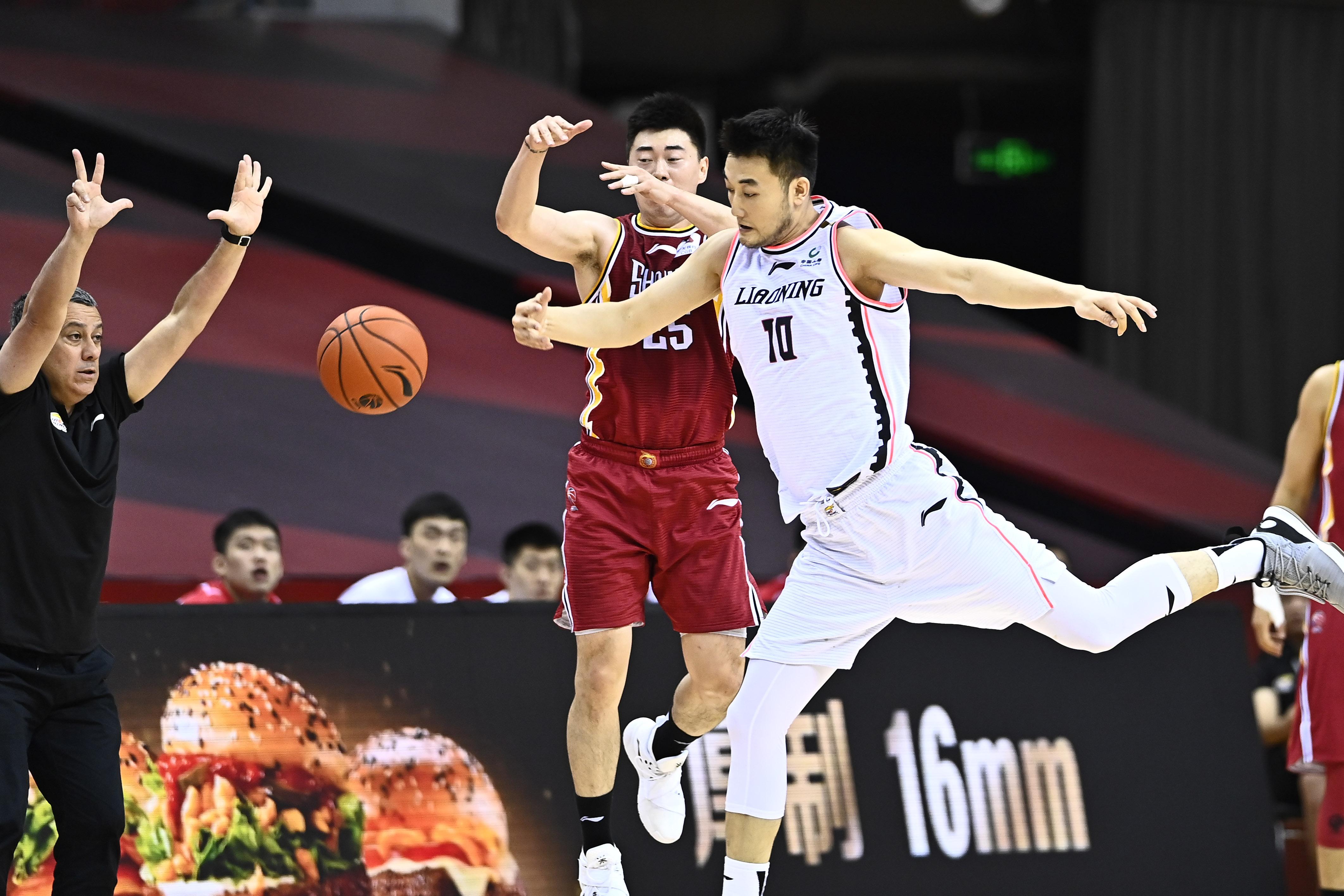CBA辽宁vs青岛全场,一场硬仗打出了东北人的倔强 CBA辽宁vs青岛全场,一场硬仗打出了东北人的倔强